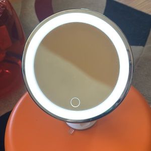 Light up, magnifying makeup mirror